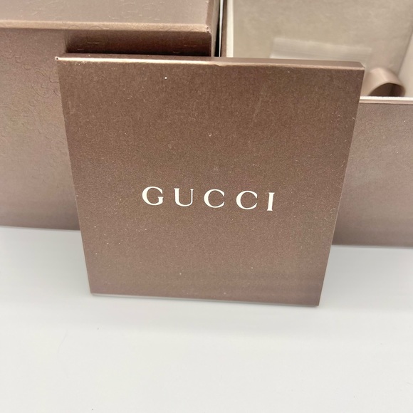 Authentic Gucci women’s watch. Color- Matte Silver. OS - Picture 5 of 7